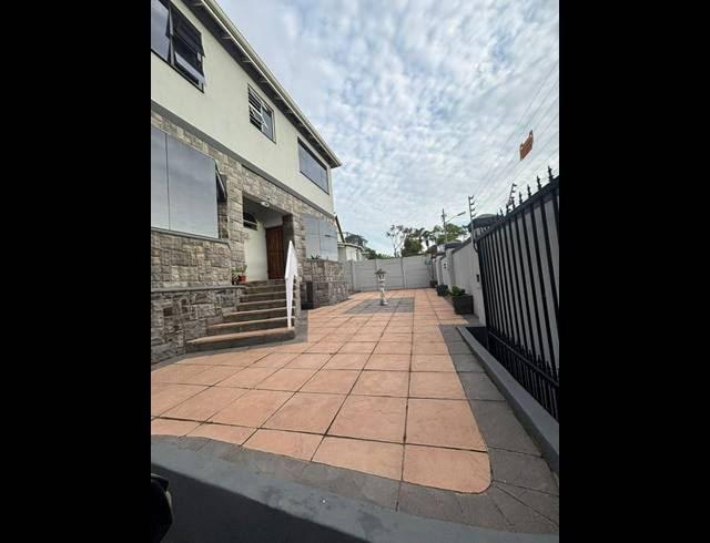 6 BEDROOM HOUSE FOR SALE IN GLENWOOD